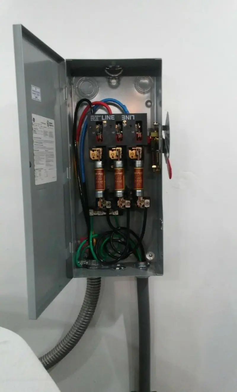 Three-phase disconnect switch installed for Smoke Detector Installation in Payette